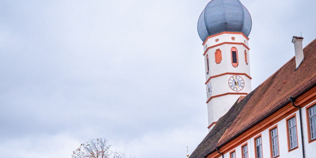 Kloster Beuerberg mit dem Marienbrunnen, © Tölzer Land Tourismus|Chris Geigl, sowhatwetravel Kloster Beuerberg mit dem Marienbrunnen, © Tölzer Land Tourismus|Chris Geigl, sowhatwetravel