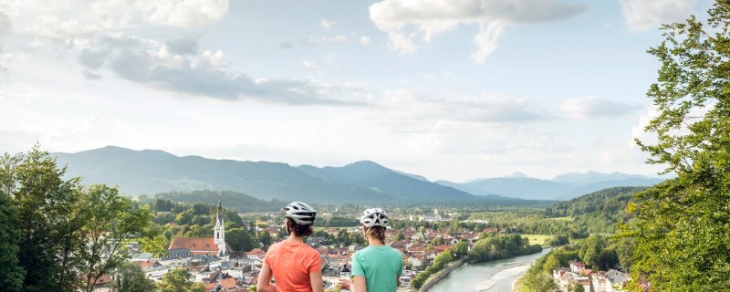 Radlpause in Bad Tölz mit Blick auf die Isar, © (c) Oberbayern.de Radlpause in Bad Tölz mit Blick auf die Isar, © (c) Oberbayern.de