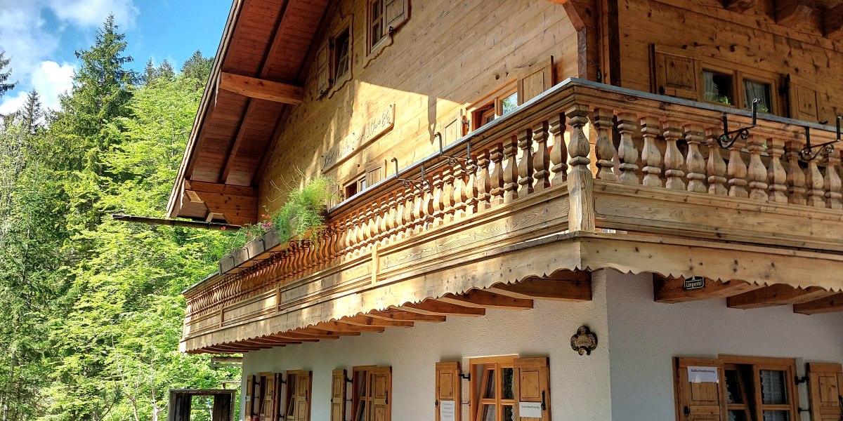 Frontansicht mit Terasse Frontansicht mit Terasse