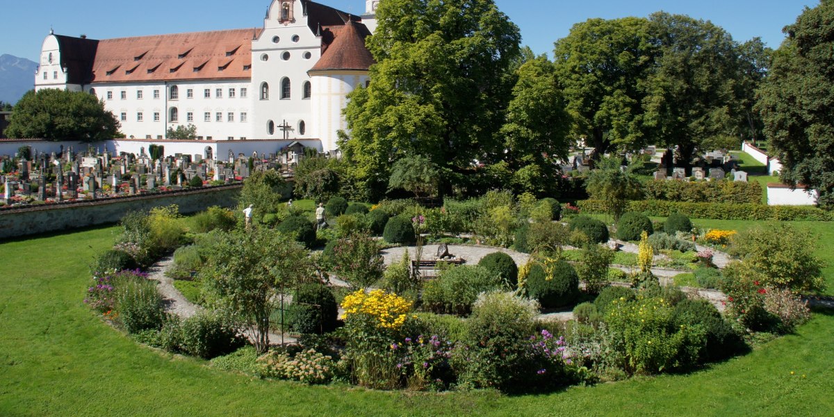 Meditationskräutergarten Kloster Benediktbeuern, © Zentrum für Umwelt und Kultur, Benediktbeuern Meditationskräutergarten Kloster Benediktbeuern, © Zentrum für Umwelt und Kultur, Benediktbeuern
