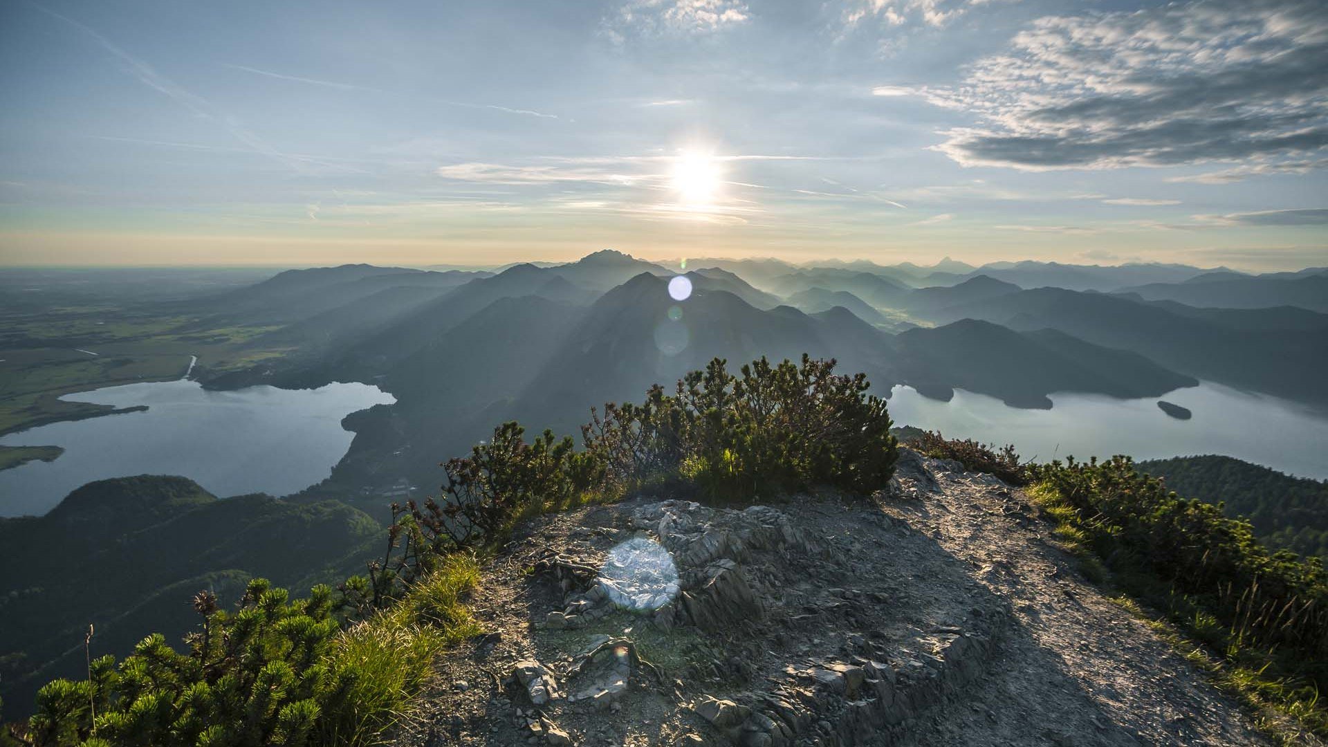 Sonnenaufgang am Gipfel des Herzogstand, © Tourist Information Kochel a. See / Foto Thomas Kujat Sonnenaufgang am Gipfel des Herzogstand, © Tourist Information Kochel a. See / Foto Thomas Kujat