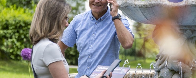 Auf dem Bad Heilbrunner Geschichtspfad unterwegs, © Gästeinformation Bad Heilbrunn|(c) Lisa Bahnmüller Auf dem Bad Heilbrunner Geschichtspfad unterwegs, © Gästeinformation Bad Heilbrunn|(c) Lisa Bahnmüller