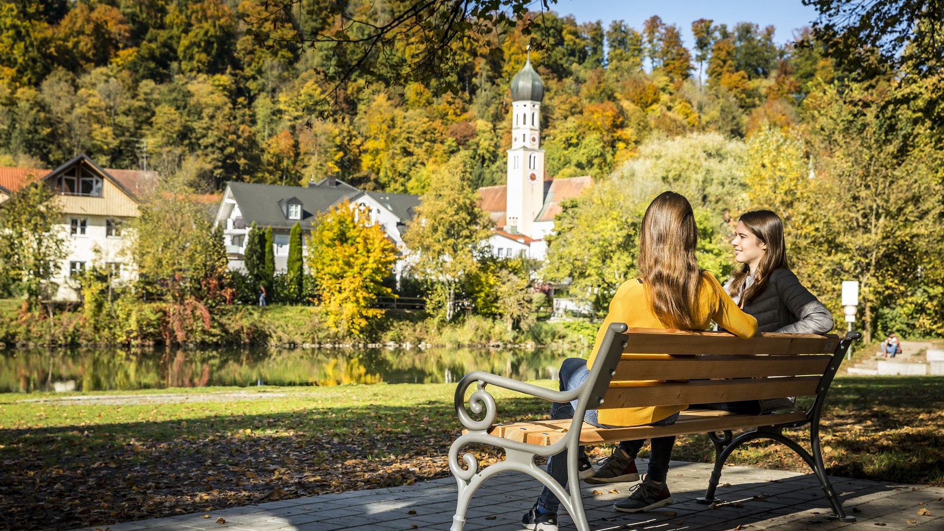 Eine Rast auf den gemütlichen Bänken an der Loisach machen - beim Bankerlweg in Wolfratshausen, © Stadt Wolfratshausen|Foto: Adrian Greiter Eine Rast auf den gemütlichen Bänken an der Loisach machen - beim Bankerlweg in Wolfratshausen, © Stadt Wolfratshausen|Foto: Adrian Greiter