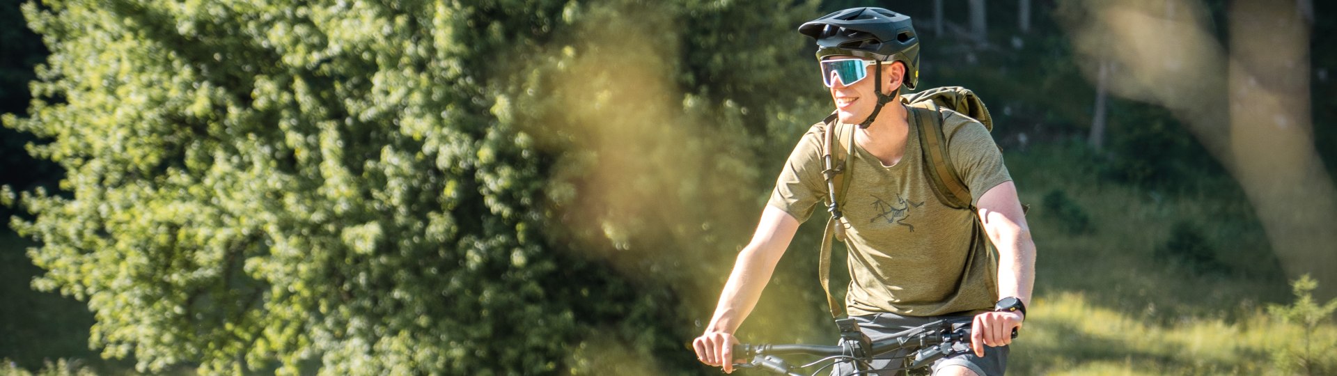 Radfahrer auf einer Wiese, © Teresa Kimmel Radfahrer auf einer Wiese, © Teresa Kimmel