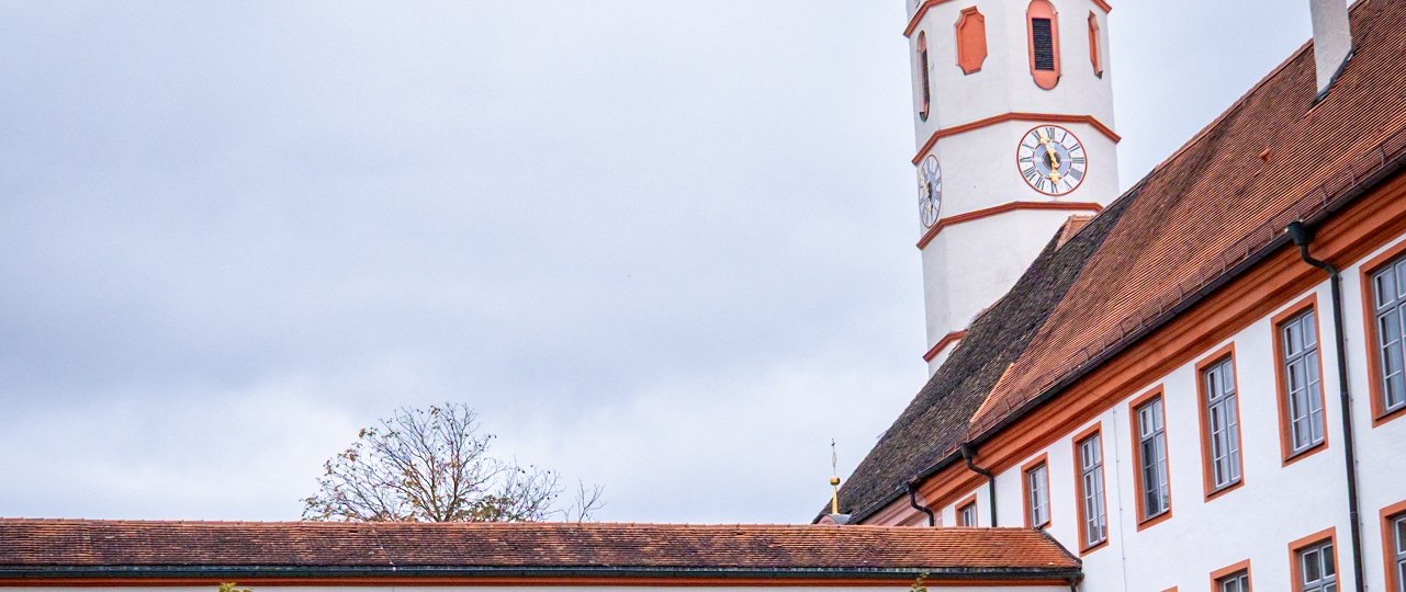 Kloster Beuerberg mit dem Marienbrunnen, © Tölzer Land Tourismus|Chris Geigl, sowhatwetravel Kloster Beuerberg mit dem Marienbrunnen, © Tölzer Land Tourismus|Chris Geigl, sowhatwetravel