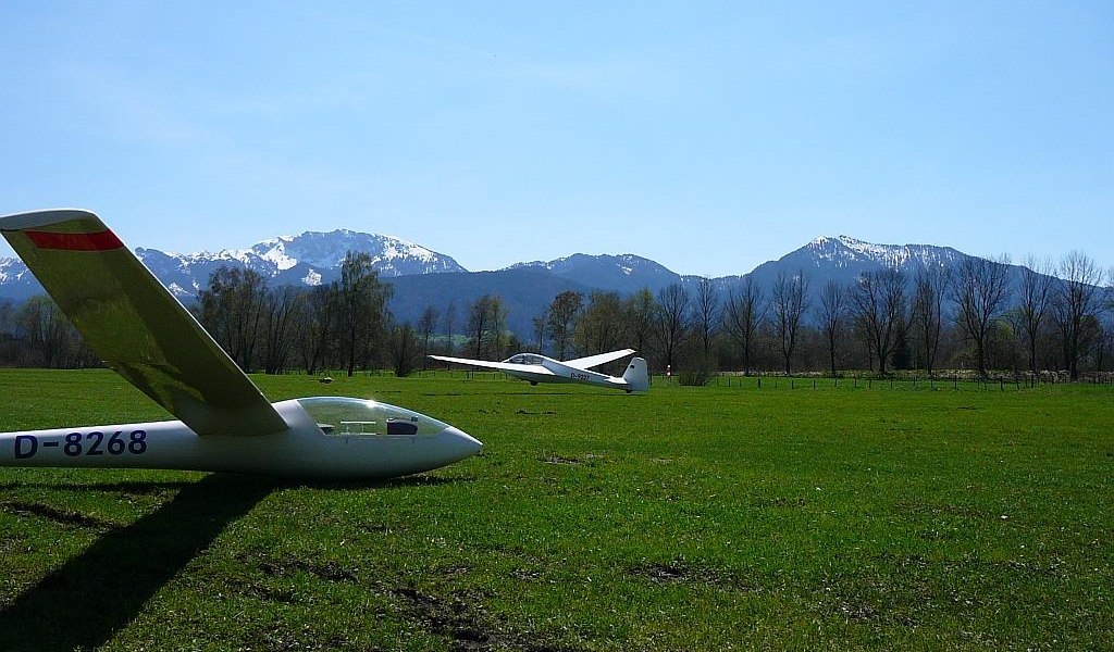 Segelflugplatz Benediktbeuern, © Gästeinformation Benediktbeuern Segelflugplatz Benediktbeuern, © Gästeinformation Benediktbeuern
