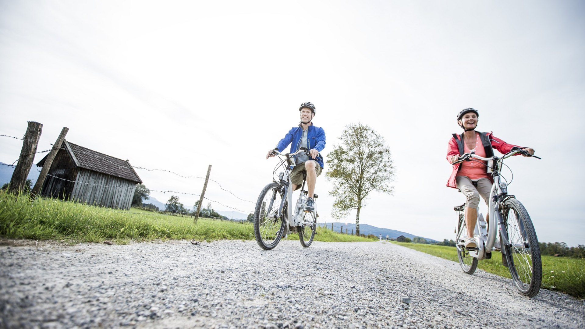 Mit dem Fahrrad unterwegs im Kochelsee-Loisach-Moor, © Archiv Tölzer Land Tourismus Mit dem Fahrrad unterwegs im Kochelsee-Loisach-Moor, © Archiv Tölzer Land Tourismus