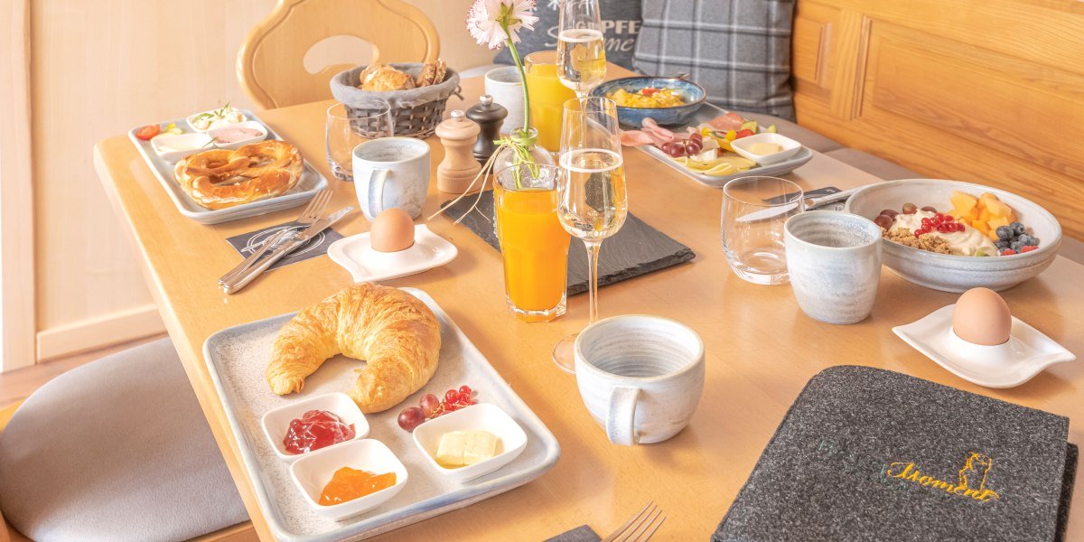 Pension_BergMoment_FRUEHSTUECKSRAUM_MIT_FRUEHSTUECK Pension_BergMoment_FRUEHSTUECKSRAUM_MIT_FRUEHSTUECK