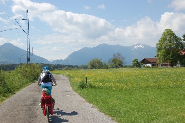 Auf der ersten Etappe Richtung Großweil, © Stadt Wolfrtashauen Auf der ersten Etappe Richtung Großweil, © Stadt Wolfrtashauen