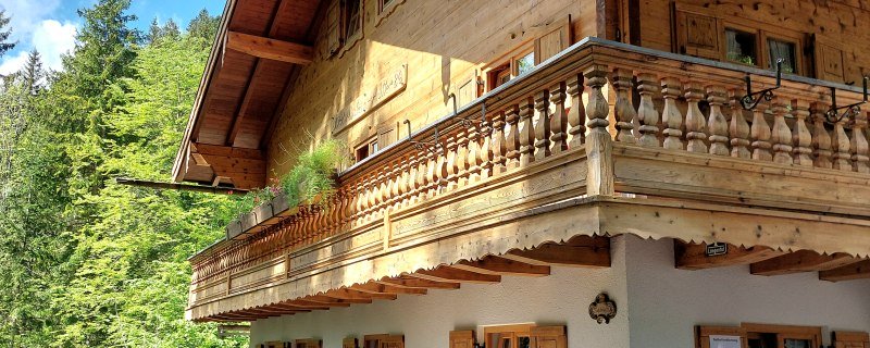 Frontansicht mit Terasse Frontansicht mit Terasse