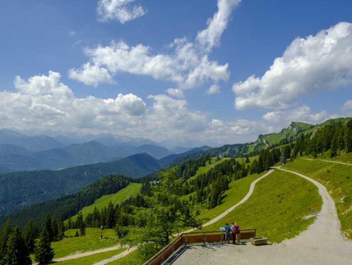 Panoramablick auf dem Brauneck, © Brauneck Bergbahn | Lisa Bahnmüller Panoramablick auf dem Brauneck, © Brauneck Bergbahn | Lisa Bahnmüller