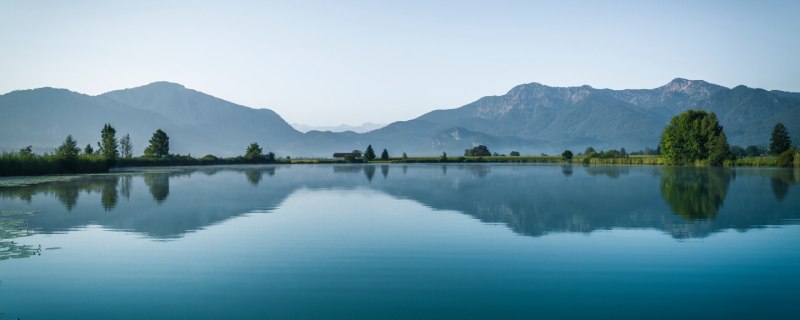 Eichsee zwischen Schlehdorf und Großweil mit Blick auf Jochberg, Herzogstand und Heimgarten, © Tölzer Land Tourismus Eichsee zwischen Schlehdorf und Großweil mit Blick auf Jochberg, Herzogstand und Heimgarten, © Tölzer Land Tourismus