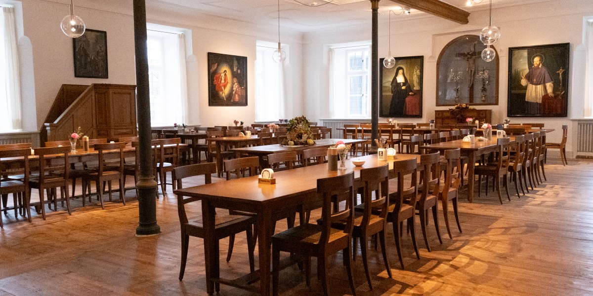 Im Café & Restauarant Kloster Beuerberg, © Tölzer Land Tourismus|Chris Geigl, sowhatwetravel Im Café & Restauarant Kloster Beuerberg, © Tölzer Land Tourismus|Chris Geigl, sowhatwetravel