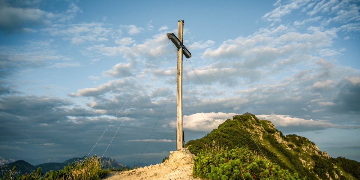 Herzogstandkreuz unter dem Gipfel des Herzogstands, © Tourist Information Kochel a. See Herzogstandkreuz unter dem Gipfel des Herzogstands, © Tourist Information Kochel a. See