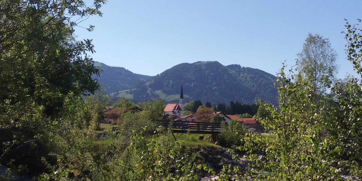 Blick auf Arzbach entlang der Isar, © Tölzer Land Tourismus|J. Kirschenhofer Blick auf Arzbach entlang der Isar, © Tölzer Land Tourismus|J. Kirschenhofer