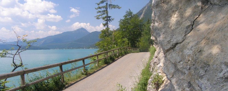 Der Weg am Walchenseeufer bietet zahlreiche schöne Ausblicke., © Outdooractive Redaktion Der Weg am Walchenseeufer bietet zahlreiche schöne Ausblicke., © Outdooractive Redaktion