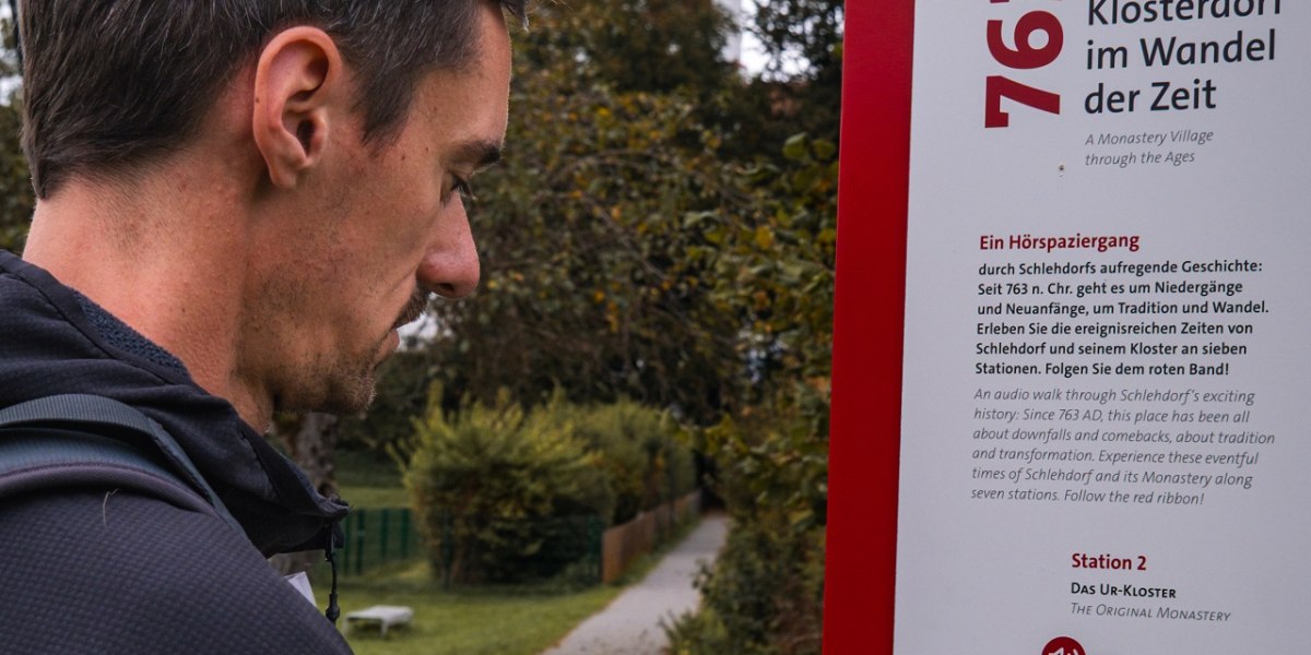 Der Hörpfad durch Schlehdorf macht die Ortsgeschichte erlebbar, © Tölzer Land Tourismus|Chris Reigl, sowhatwetravel Der Hörpfad durch Schlehdorf macht die Ortsgeschichte erlebbar, © Tölzer Land Tourismus|Chris Reigl, sowhatwetravel