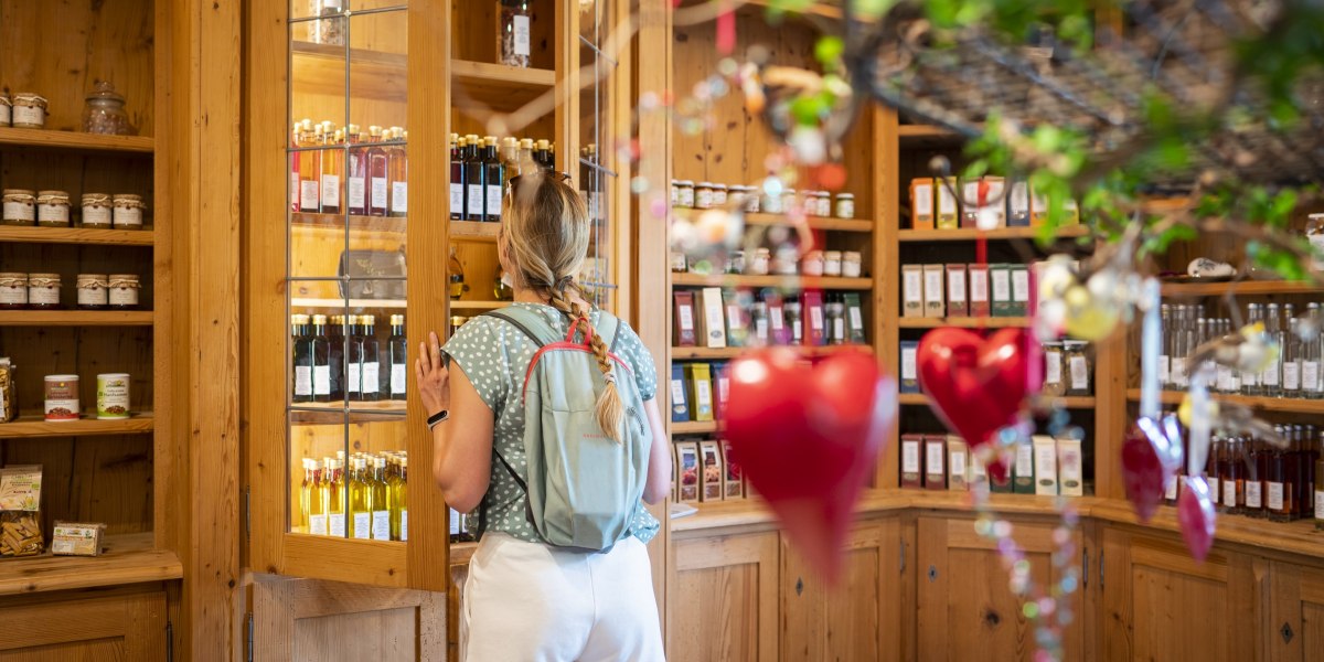 Kräuter-Erlebnis-Laden Tölzer Land, Benediktbeuern Dietmar Denger-35 web, © Tölzer Land Tourismus, Dt. Alpenstraße. Foto: Dietmar Denger Kräuter-Erlebnis-Laden Tölzer Land, Benediktbeuern Dietmar Denger-35 web, © Tölzer Land Tourismus, Dt. Alpenstraße. Foto: Dietmar Denger