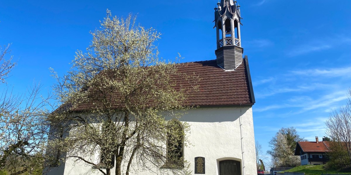 Frontansicht der Kapelle, © Fakultät für Tourismus - Hochschule München - Digitales Marketing & Management Frontansicht der Kapelle, © Fakultät für Tourismus - Hochschule München - Digitales Marketing & Management