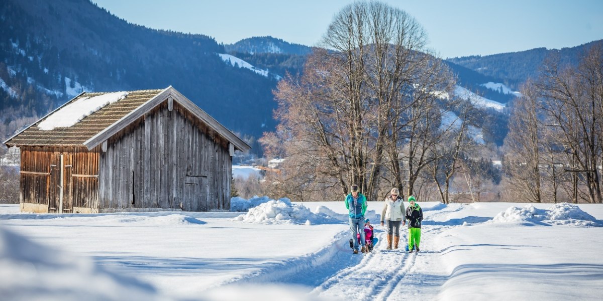 Winterwanderung am Höhenweg in Richtung Arzbach, © Tourismus Lenggries Winterwanderung am Höhenweg in Richtung Arzbach, © Tourismus Lenggries