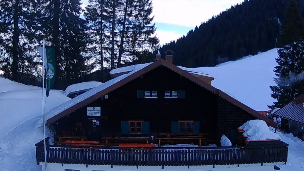 Blick auf Terrasse Lenggrieser Hütte im Winter, © Lenggrieser Hütte Blick auf Terrasse Lenggrieser Hütte im Winter, © Lenggrieser Hütte