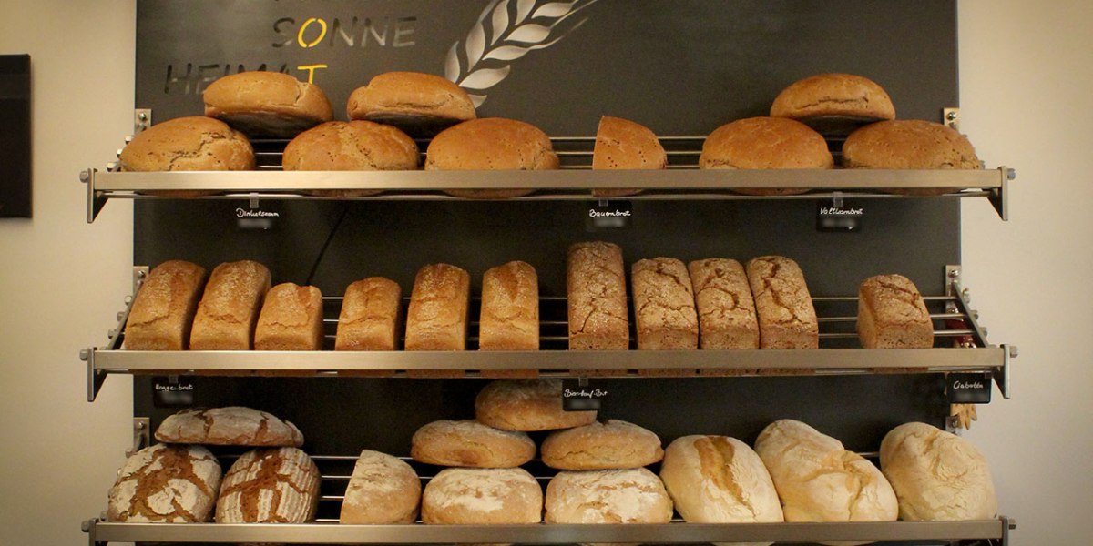 Ofenfrisch: Bauernbrot aus dem Holzofen sowie reines Roggen- und Dinkelbrot., © Bäckerei Derleder Ofenfrisch: Bauernbrot aus dem Holzofen sowie reines Roggen- und Dinkelbrot., © Bäckerei Derleder