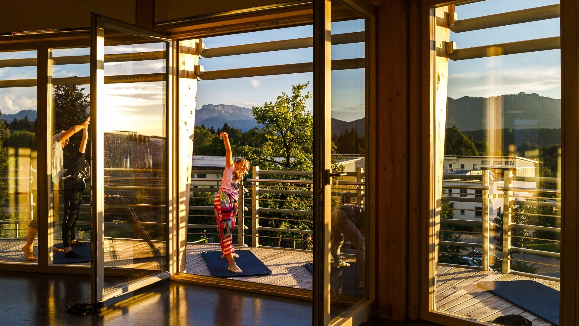 Die emotion-Base bei der Jugendherberge Bad Tölz bietet idelae Bedingungen für Sportangebote mit traumhaftem Ausblick auf die Berge des Tölzer Lands, © Deutsches Jugendherbergswerk Landesverband Bayern e.V. Die emotion-Base bei der Jugendherberge Bad Tölz bietet idelae Bedingungen für Sportangebote mit traumhaftem Ausblick auf die Berge des Tölzer Lands, © Deutsches Jugendherbergswerk Landesverband Bayern e.V.