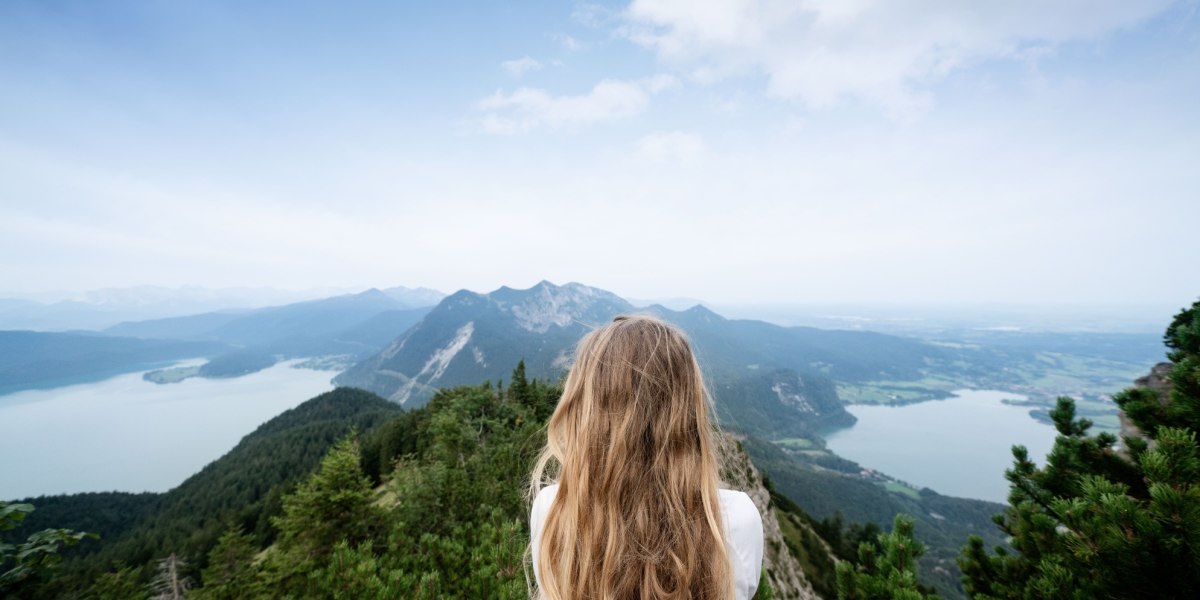 Ausblick vom Jochberg mit Walchensee und Kochelsee, © Tourist Information Kochel a. See Ausblick vom Jochberg mit Walchensee und Kochelsee, © Tourist Information Kochel a. See