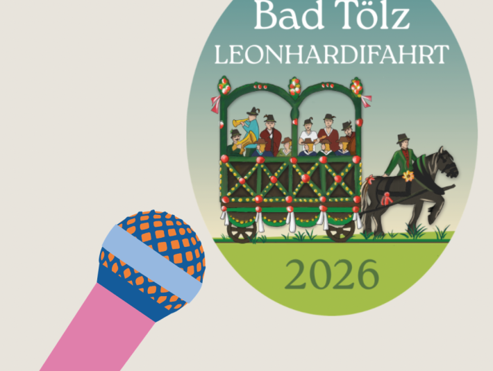 Das Bild zeigt das Festzeichen der Leonhardifahrt Bad Tölz 2026 und das pink-blau-orange Mikrofon als Symbol für den Podcast von dochDort, © Stadt Bad Tölz und dochDort Das Bild zeigt das Festzeichen der Leonhardifahrt Bad Tölz 2026 und das pink-blau-orange Mikrofon als Symbol für den Podcast von dochDort, © Stadt Bad Tölz und dochDort