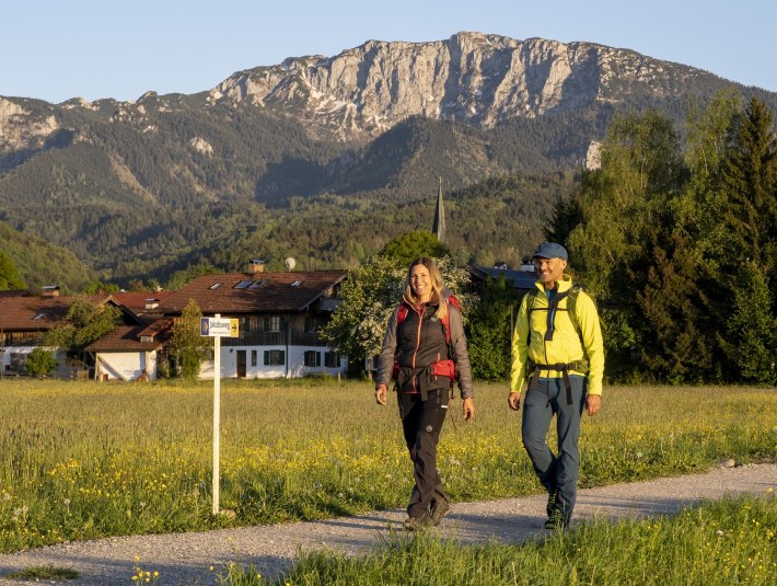 Das herrliche Bergpanorama beim Wandern genießen - wie hier am Jakobsweg bei Benediktbeuern , © Tölzer Land Tourismus|Foto: Bernd Ritschel