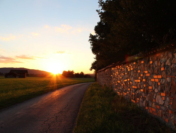 Abendstimmung beim Kloster Benediktbeuern, &copy; G&auml;steinformation Benediktbeuern | S. Rauscher