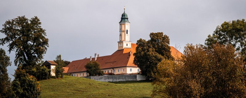 Blick auf Kloster Reutberg, &copy; T&ouml;lzer Land Tourismus|Chris Geigl, sowhatwetravel