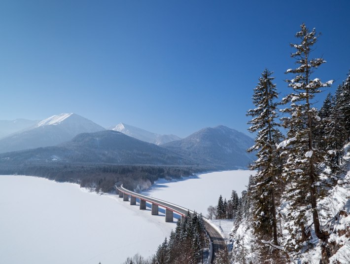 Sylvensteinbrücke im Winter, © Tourismus Lenggries