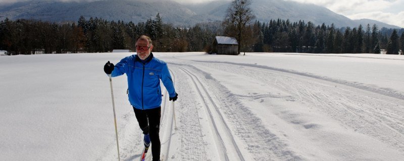 Loipe beim Ortsteil Ramsau mit Blick auf die Hausberge., &copy; Bildverlag Bahnm&uuml;ller
