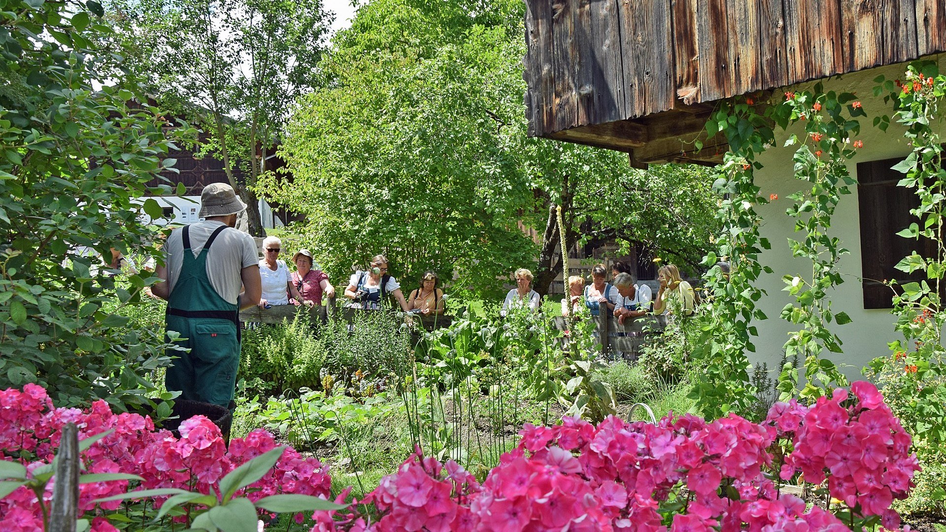 Blick &uuml;bern Gartenzaun am Hodererhof, Freilichtmuseum Glentleiten, &copy; Freilcihtmuseum Glentleiten