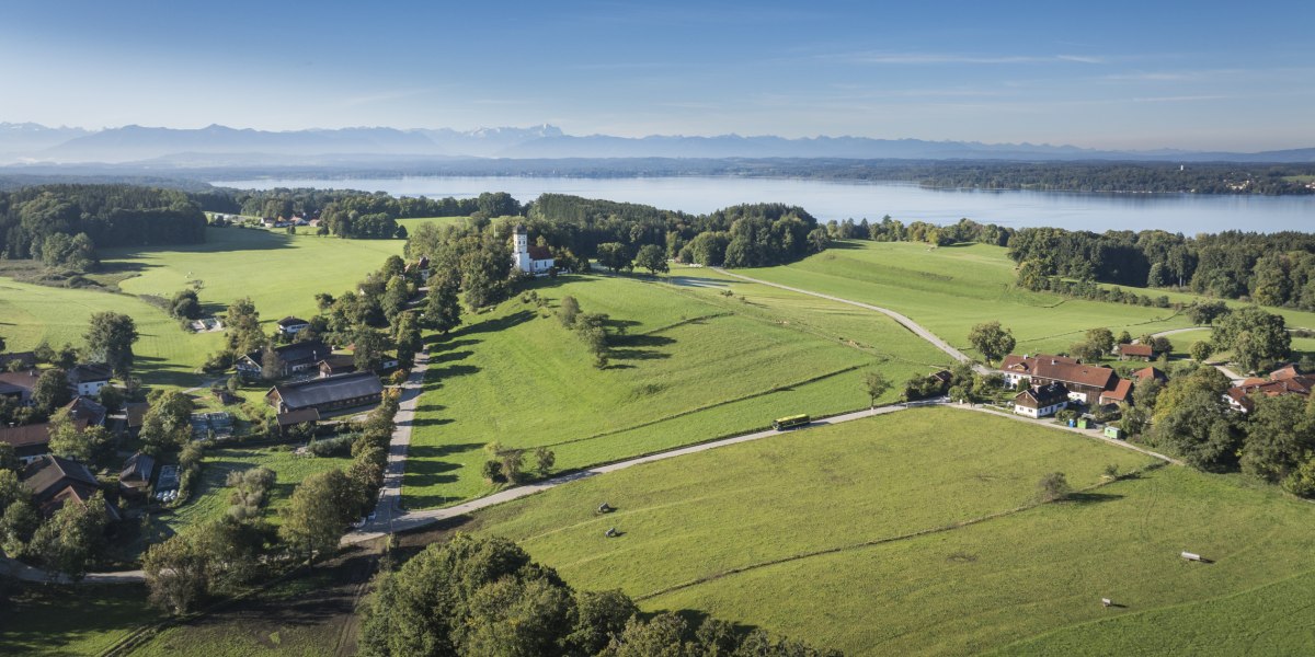 Mit den Bussen des &Ouml;PNV das T&ouml;lzer Land erkunden., &copy; Landratsamt Bad T&ouml;lz-Wolfratshausen|Dietmar Denger