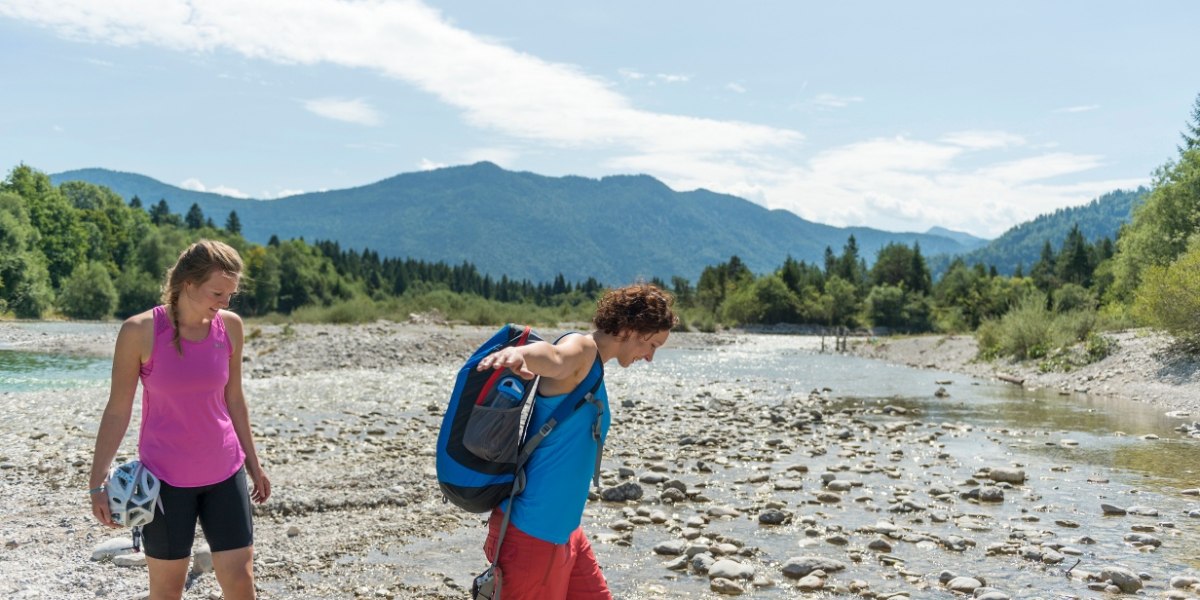 Frauen am Isaruferweg, © Tourismus Oberbayern München