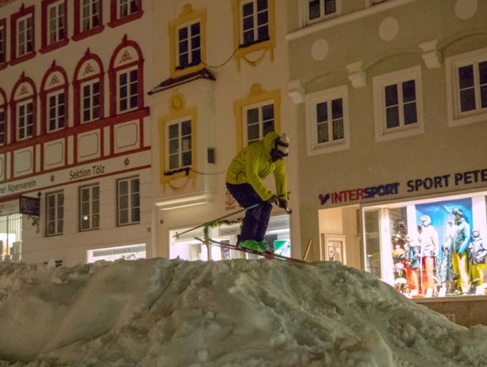 Skispaß in der Tölzer Markstraße, © Intersport Peter, Bad Tölz