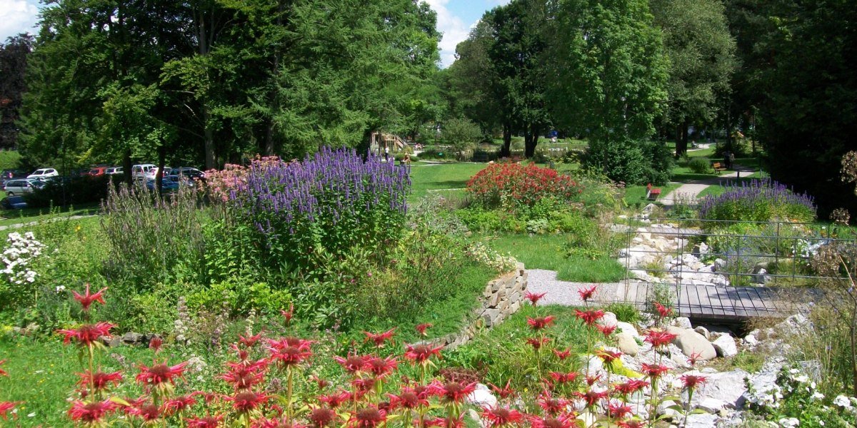 Bachlauf mit Hochbeeten, &copy; G&auml;steinformation Bad Heilbrunn