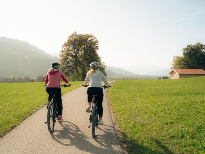 Fahrradtour mit Verweilorten im Isarwinkel - Streckenabschnitt in Gaißach, © Schorschi Doll