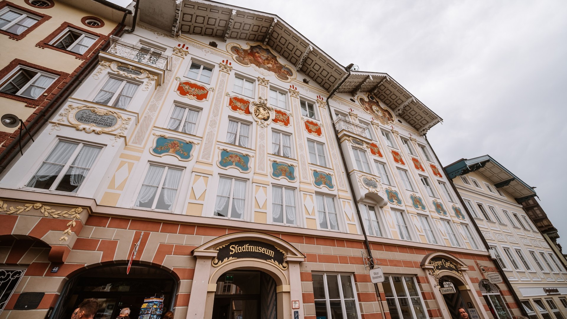 Das Stadtmuseum mit seiner pr&auml;chtigen, farbenfrohen Fassade in der Marktstra&szlig;e von Bad T&ouml;lz, &copy; T&ouml;lzer Land Tourismus|Leonie Lorenz