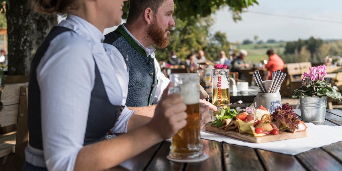 Im Biergarten am Reutberg, &copy; Oberbayern.de