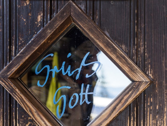 Eingangstür mit Begrüßung, TOM (2017), © Tourismus Oberbayern München/Peter von Felbert