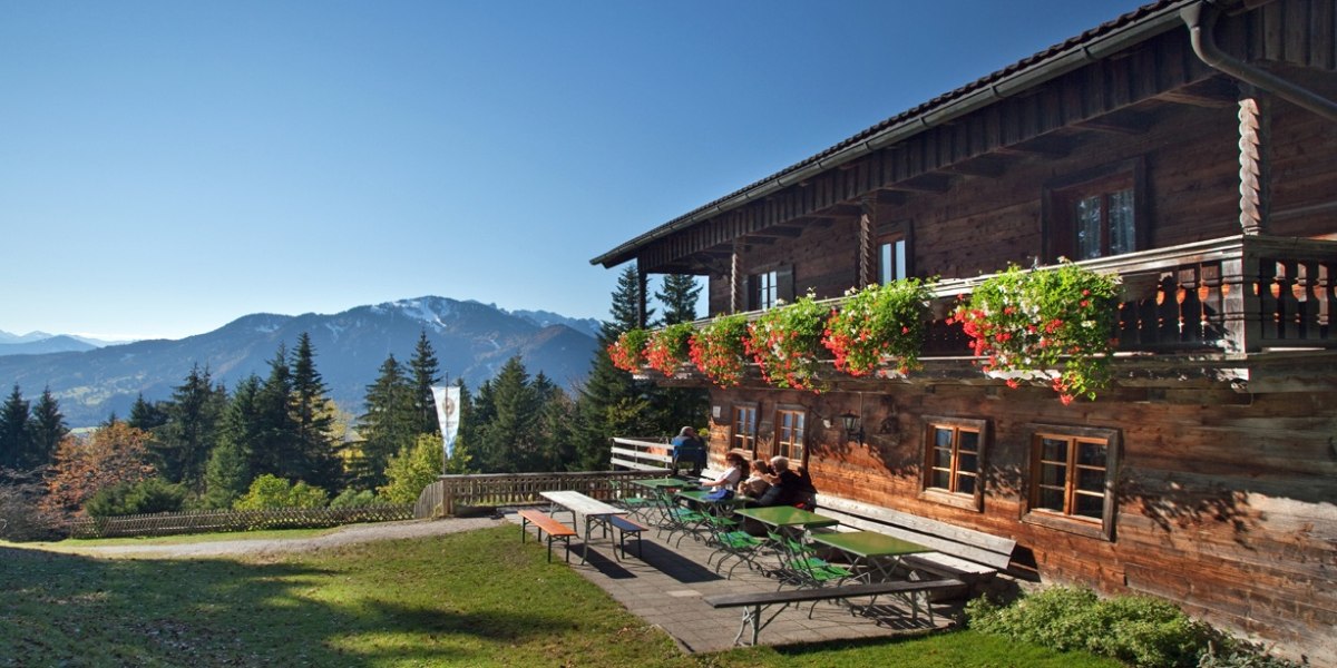 Denkalm mit Blick ins Tal im Sommer, © Tourismus Lenggries