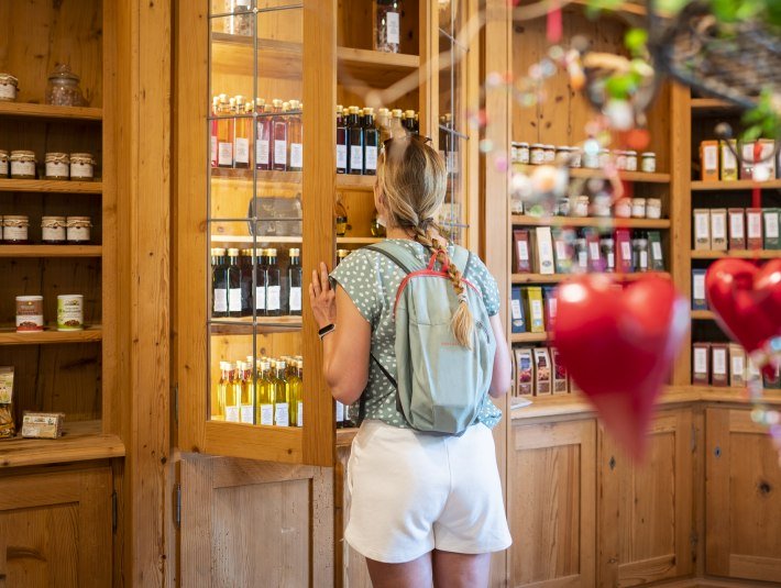 Im Maierhof des Klosters benediktbeuern finden Sie den Kr&auml;uter-Erlebnis-Laden T&ouml;lzer Land, &copy; T&ouml;lzer Land Tourismus/Deutsche Alpenstra&szlig;e|Dietmar Denger