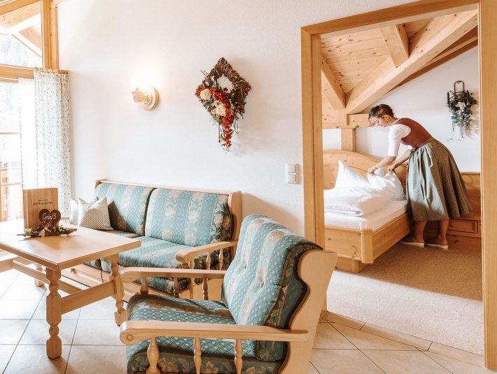 Arbeitspl&auml;tze und Ums&auml;tze werden im Tourismus u.a. durch Hotellerie &amp; Gastronomie erzielt, &copy; T&ouml;lzer Land Tourismus|Leonie Lorenz