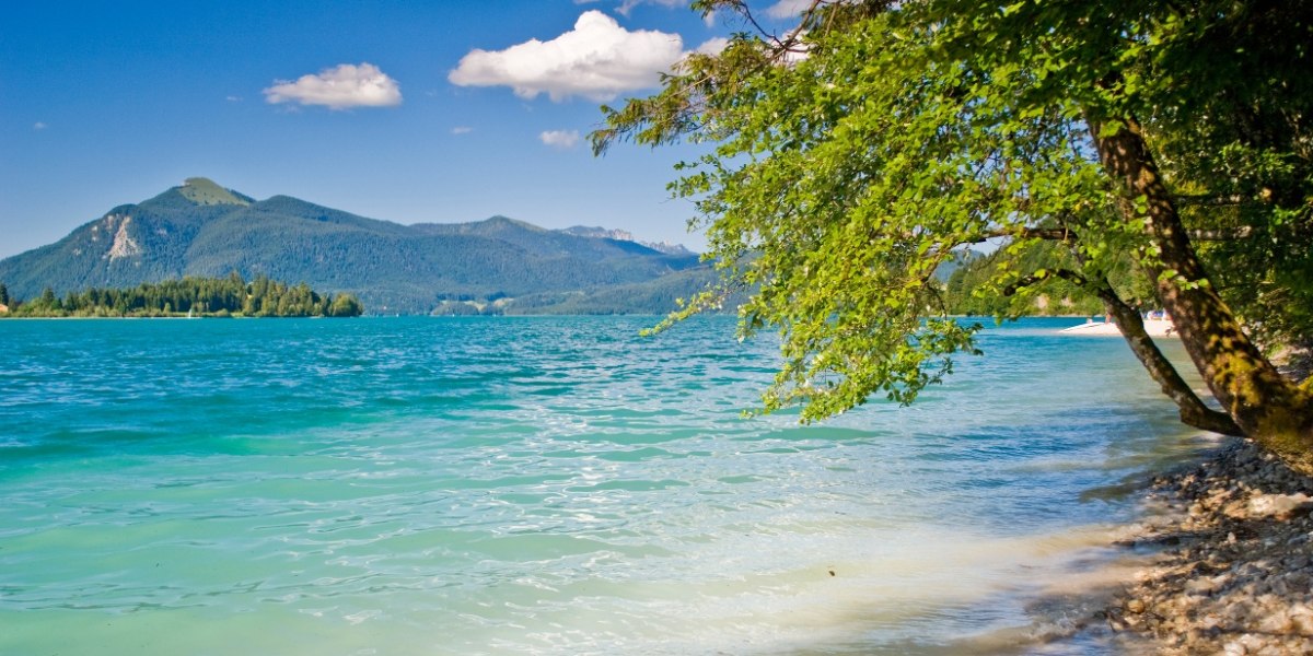 Bayerische Karibik - Der Walchensee - Hier mit der Insel Sassau (Betretungs-und Anlandeverbot) und Herzogstand, © Tourist Information Kochel a. See