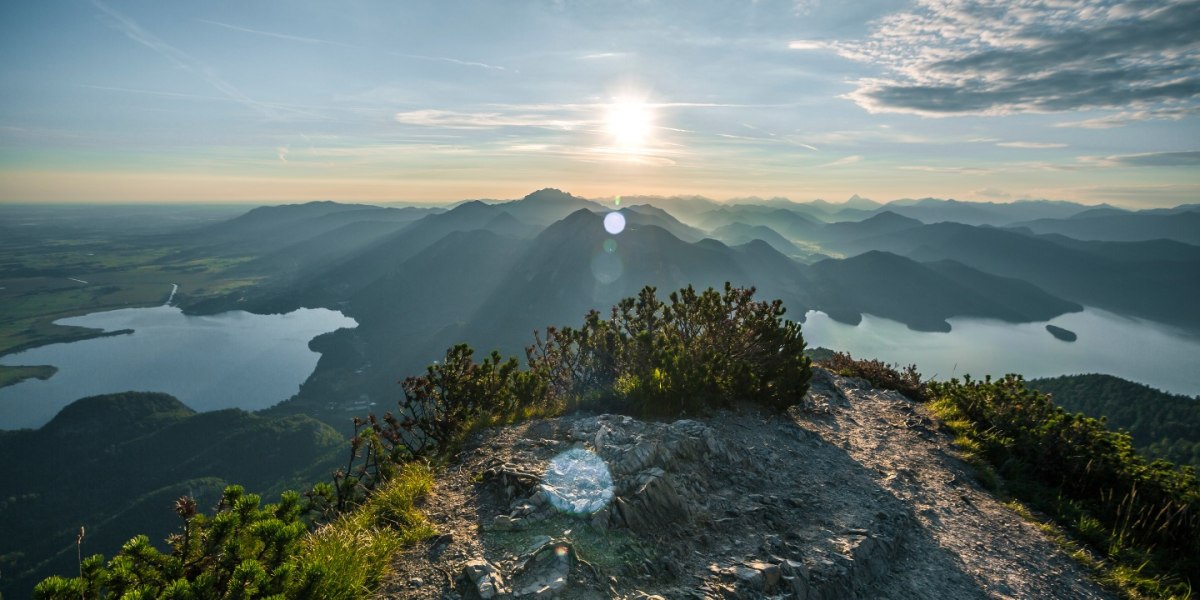 Herzogstand mit Blick auf das Zwei-Seen-Land mit Kochelsee und Walchensee, &copy; Tourist Information Kochel a. See