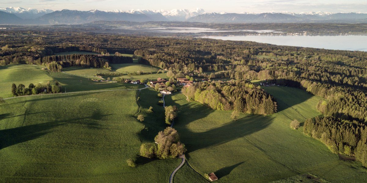 Voralpenlandschaft am Starnberger See, © oberbayern.de, Foto Peter von Felbert