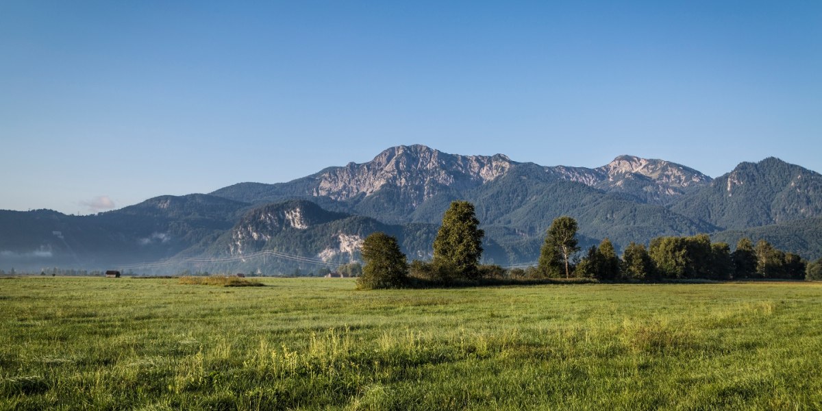 Zwischen Schlehdorf und Großweil mit Blick auf Jochberg, Herzogstand und Heimgarten, © Tölzer Land Tourismus